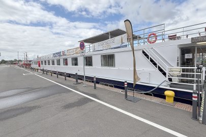 Flusskreuzer dreht Runde im Leeraner Hafen - Bild 2