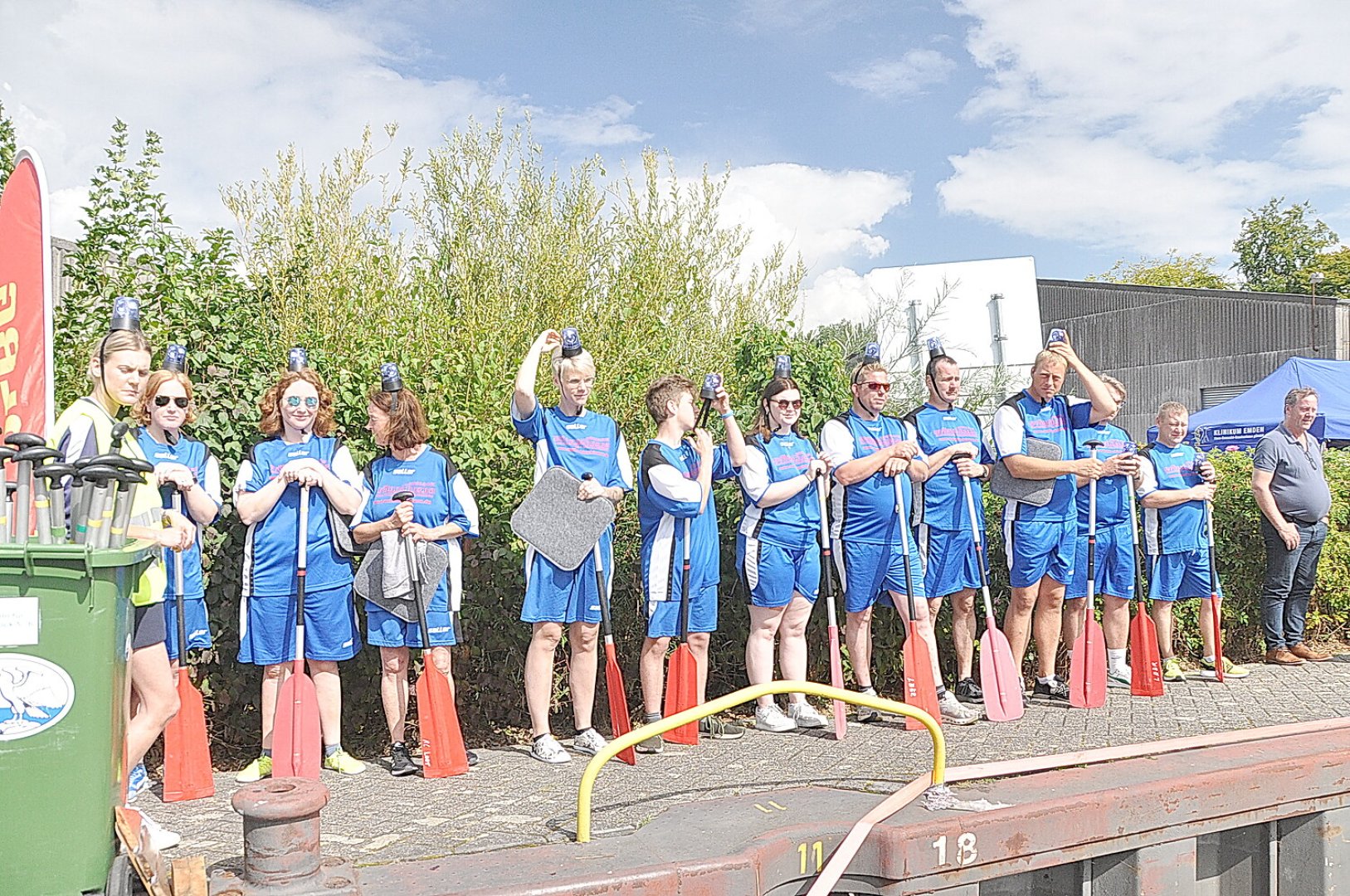 Drachenbootrennen am Alten Hafen in Weener - Bild 1