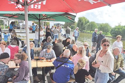 Drachenbootrennen am Alten Hafen in Weener - Bild 2