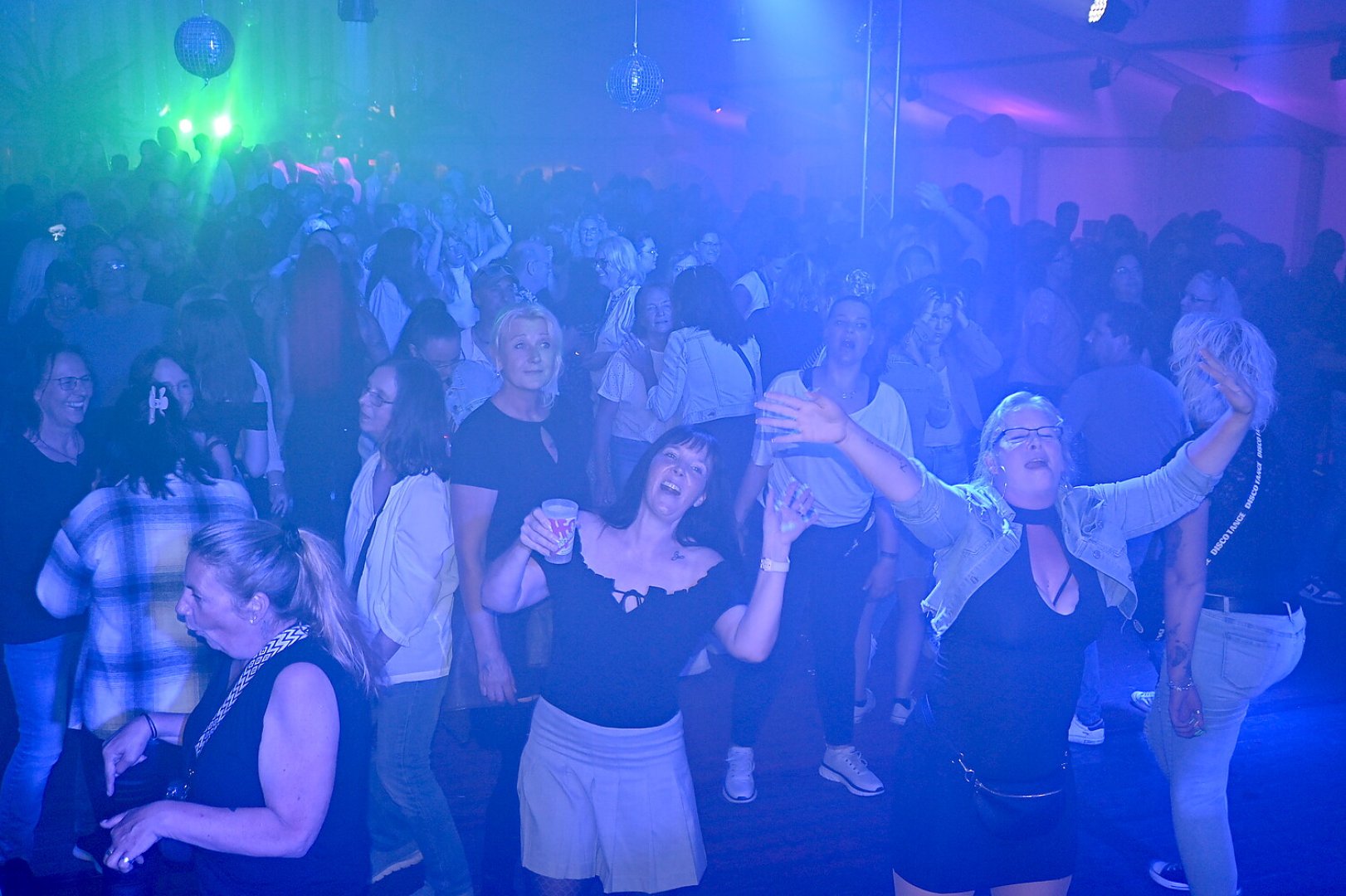 Die schönsten Bilder von der Party Osterfehn tanzt - Bild 1