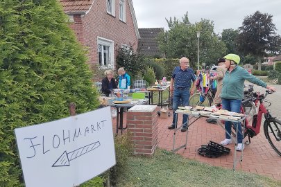  Flohmarkt in Rhauderfehn lockt viele Besucher an - Bild 4