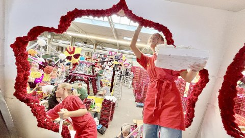 Bildergalerie vom Blütenstecken für den Korso in Wiesmoor - Bild 20