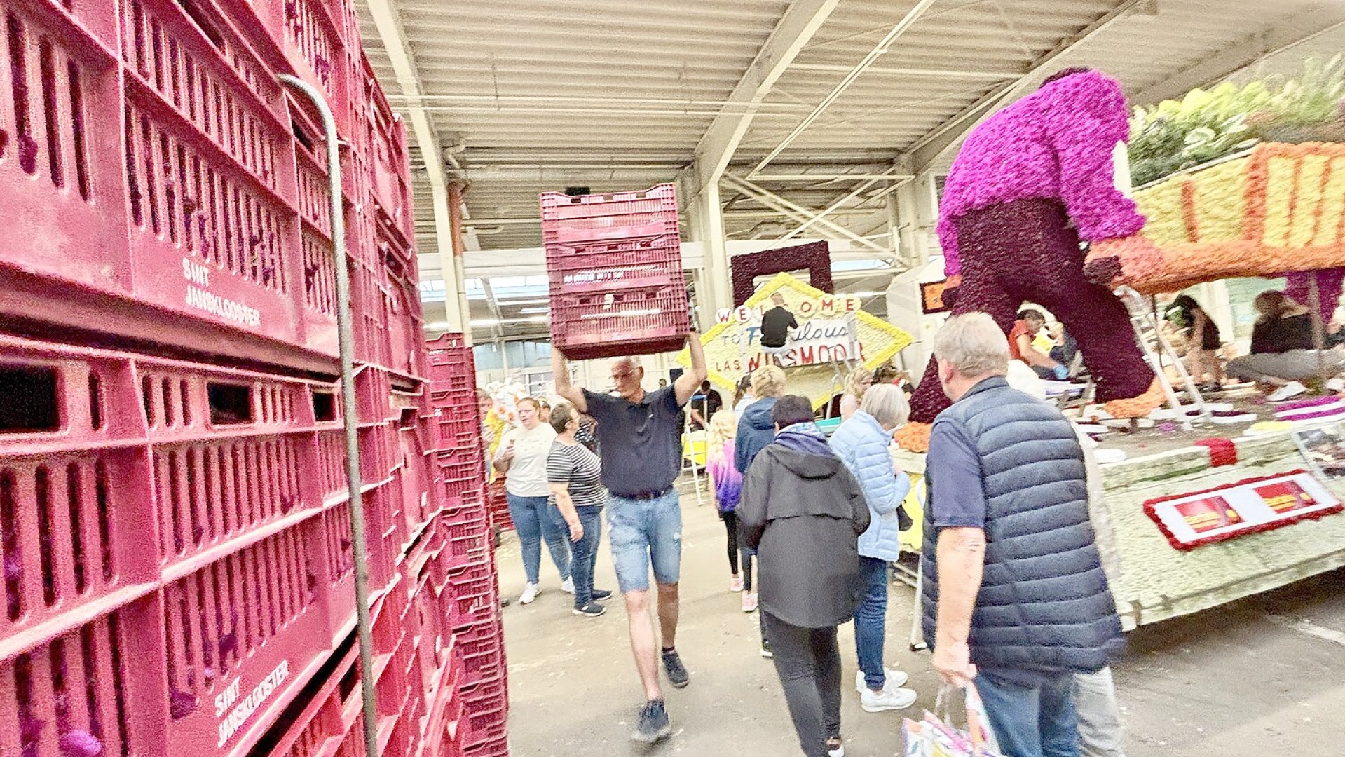 Bildergalerie vom Blütenstecken für den Korso in Wiesmoor - Bild 21