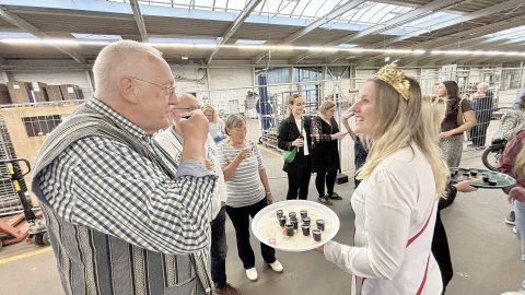 Bildergalerie vom Blütenstecken für den Korso in Wiesmoor - Bild 28