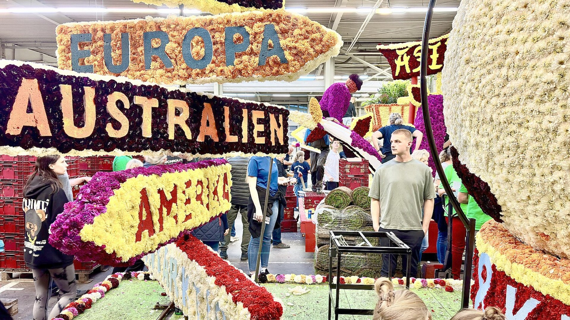 Bildergalerie vom Blütenstecken für den Korso in Wiesmoor - Bild 32