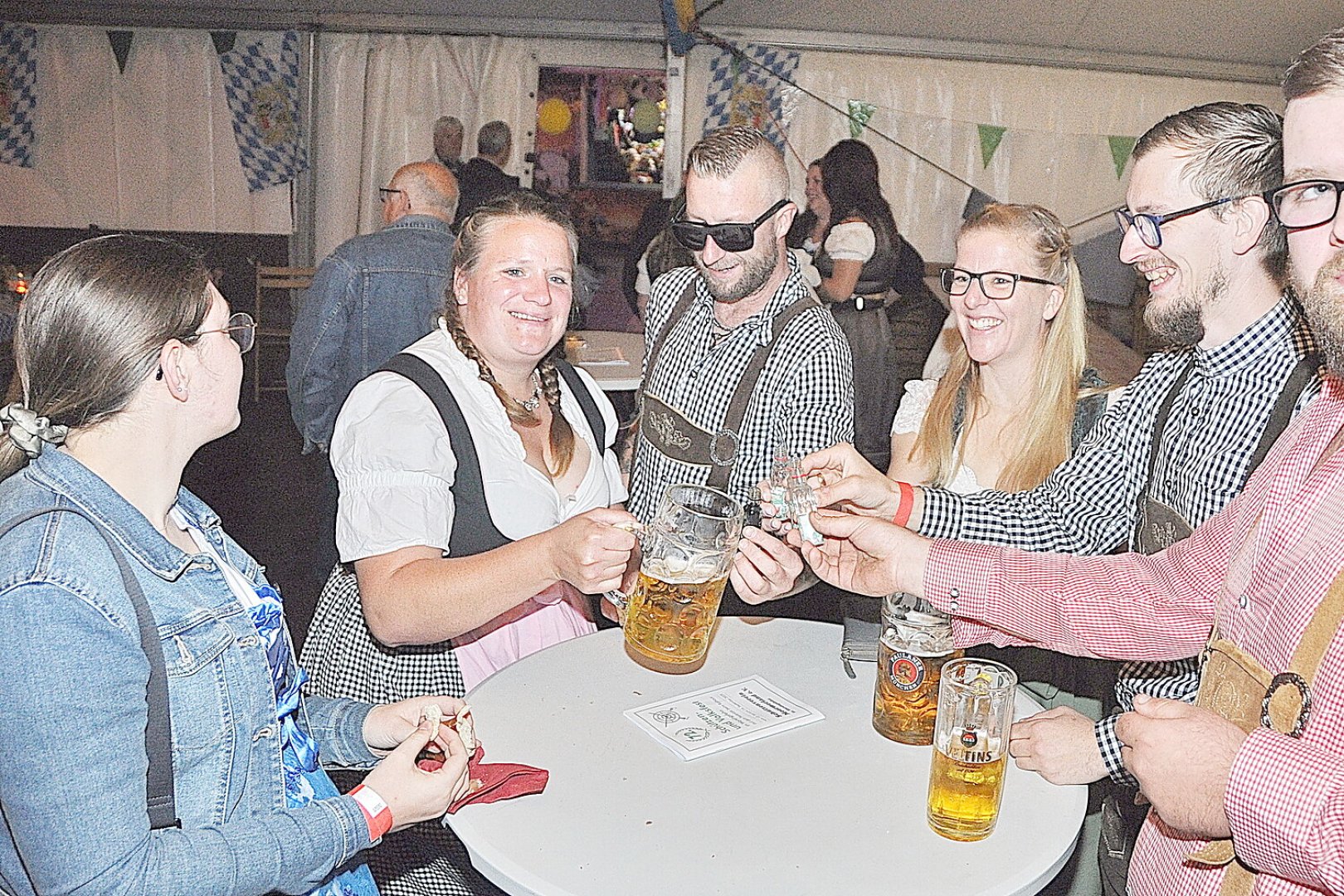 O'zapft is bei den Schützen in Warsingsfehn - Bild 1