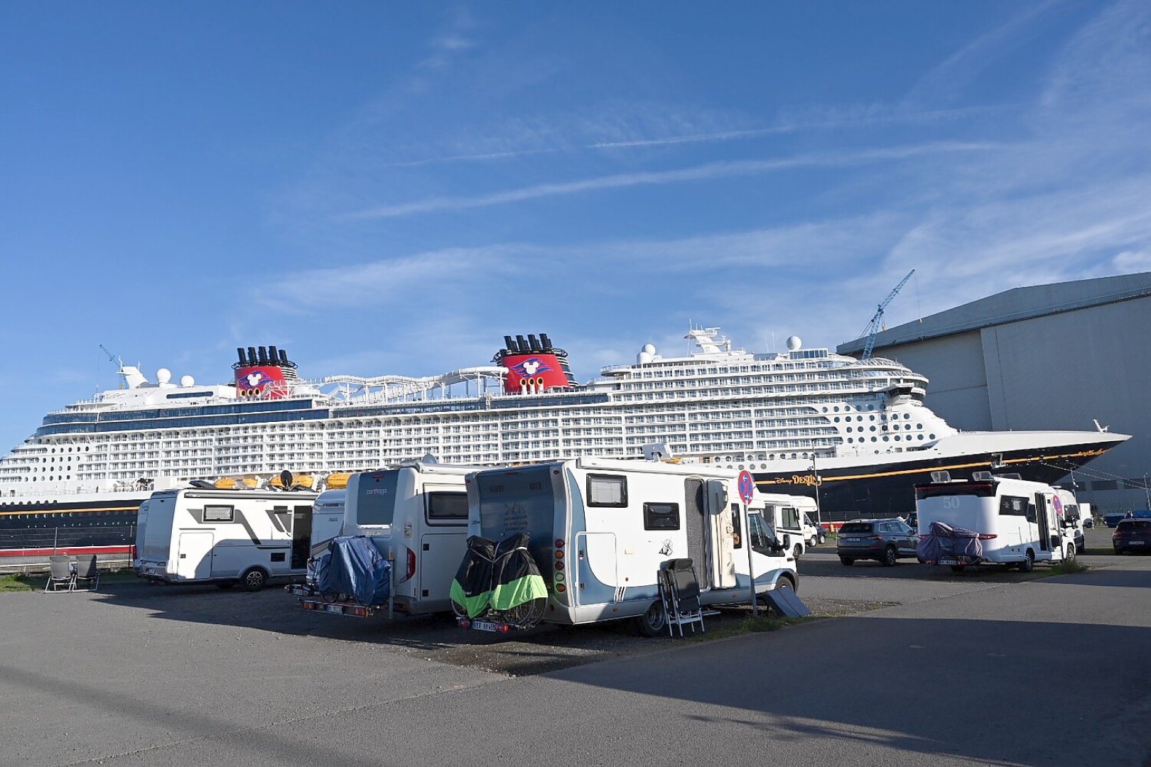 Überführung der „Disney Destiny“ - Bild 1