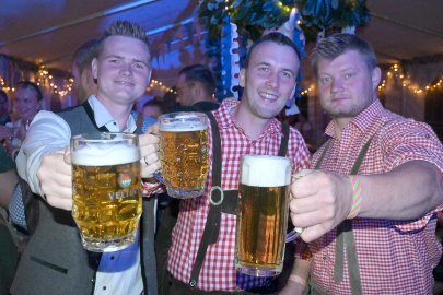 Ausgelassene Stimmung auf dem Oktoberfest - Bild 3