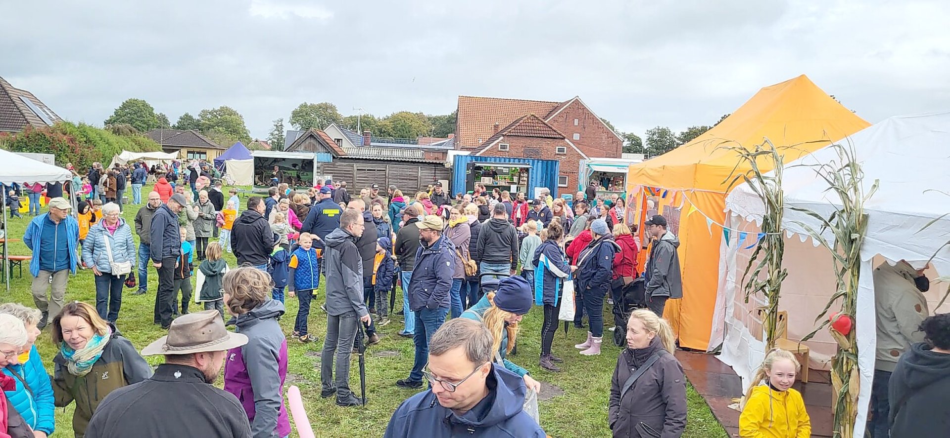 Die schönsten Fotos vom Buurnmarkt in Ihrenerfeld - Bild 1