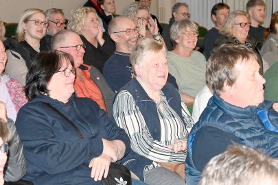 Neues Stück feierte Premiere in Völlenerfehn - Bild 2