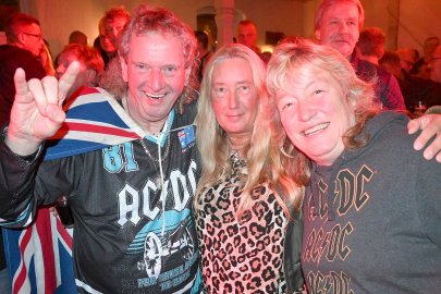 "Dirty Deeds" traten in Marienheil auf - Bild 2