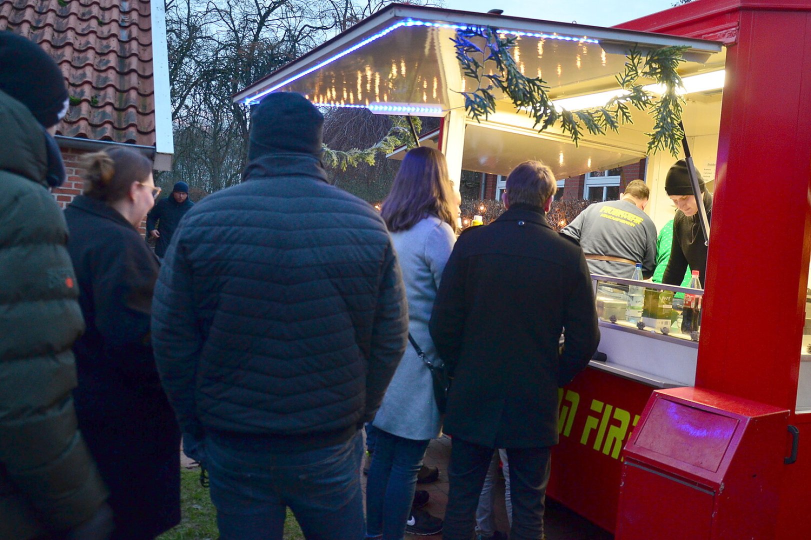 Pixxen bringt Weihnachtsstimmung nach Neukamperfehn - Bild 1