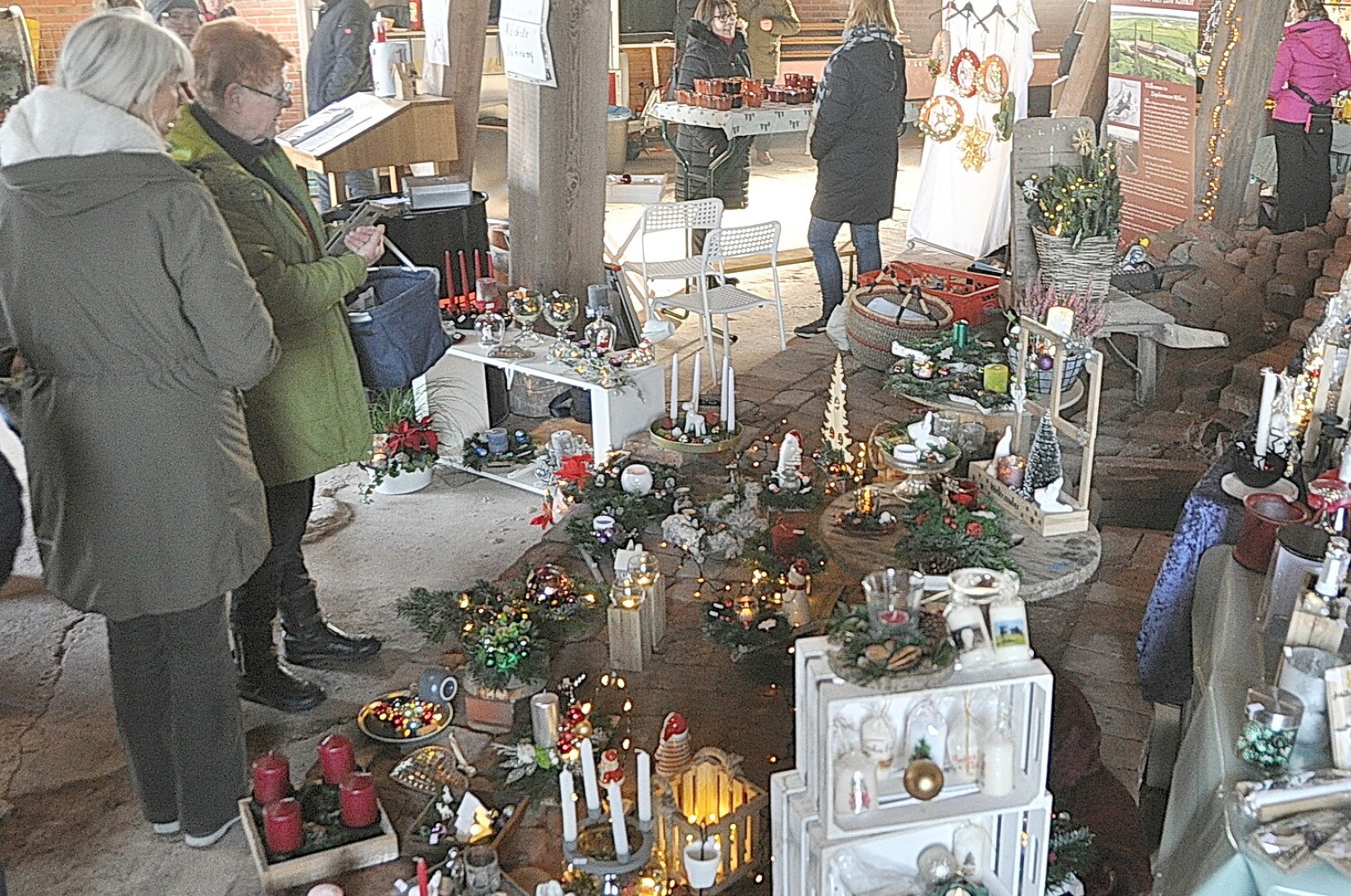 Weihnachtszauber im Ziegeleimuseum in Midlum - Bild 1