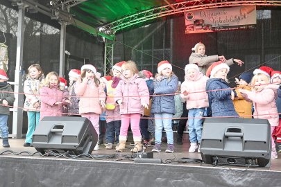 Festliche Stimmung beim Weihnachtsmarkt in Völlenerfehn - Bild 2