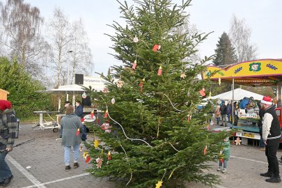Festliche Stimmung beim Weihnachtsmarkt in Völlenerfehn - Bild 3