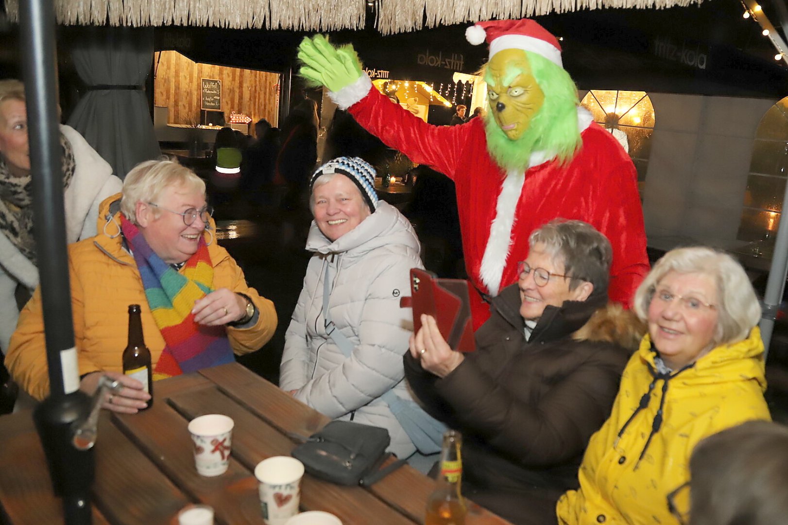  Festliche Atmosphäre beim Weihnachtsmarkt in Barßel - Bild 1
