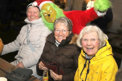  Festliche Atmosphäre beim Weihnachtsmarkt in Barßel - Bild 2