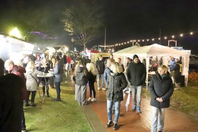 Festliche Atmosphäre beim Weihnachtsmarkt in Barßel - Bild 4