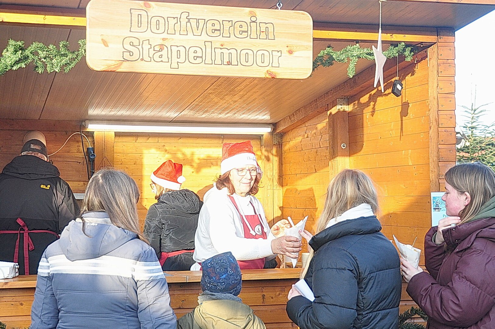 Weihnachtsmarkt „Rund um d` Möhlen“ in Stapelmoor - Bild 1