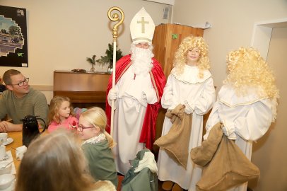 Viel los auf dem Weihnachtsmarkt Elisabethfehn - Bild 3