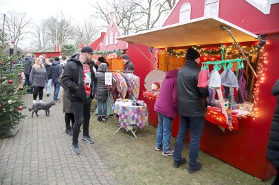 Viel los auf dem Weihnachtsmarkt Elisabethfehn - Bild 4
