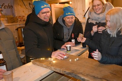 Hunderte Besucher beim Weihnachtsmarkt in Rhaudermoor - Bild 4