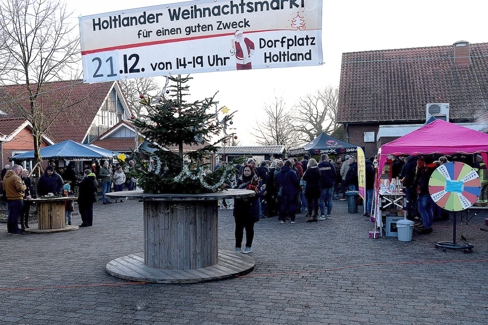 Weihnachtsmarkt in Holtland - Bild 1