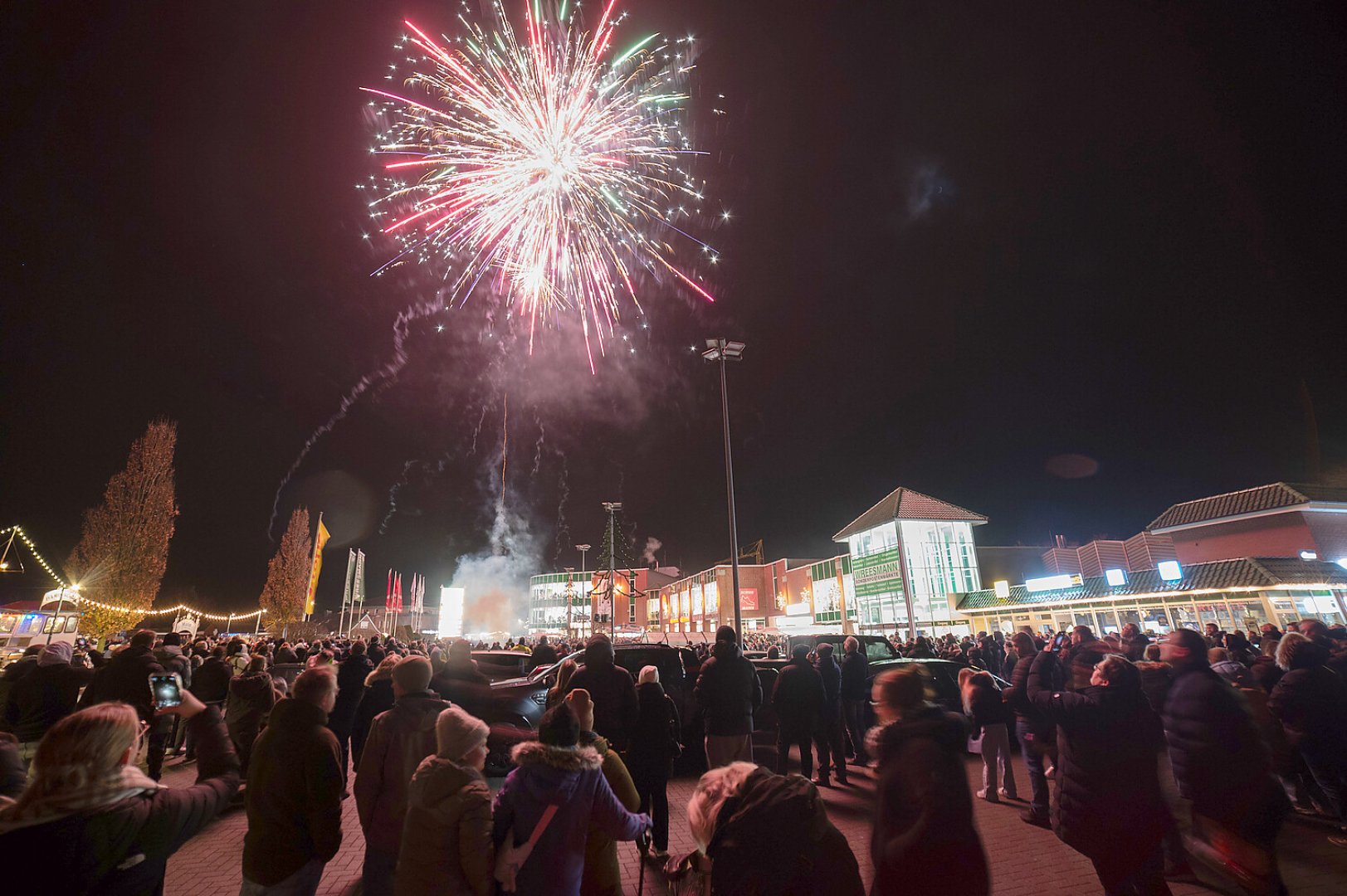 Feuerwerksshow in Ostrhauderfehn - Bild 11