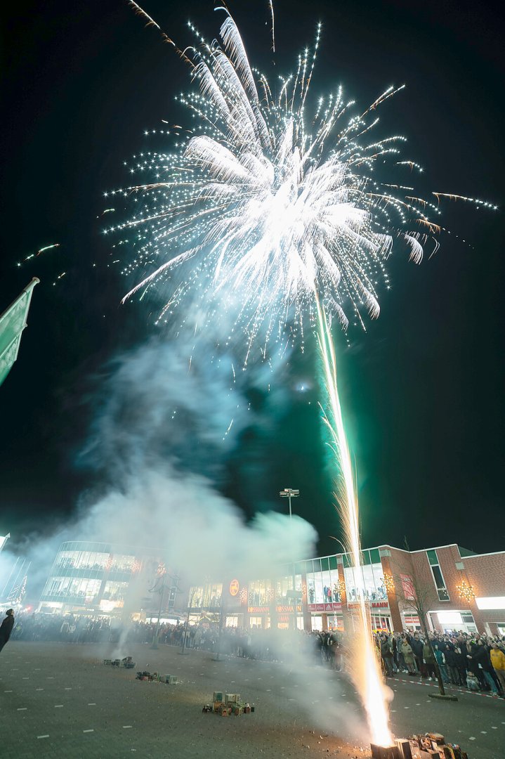 Feuerwerksshow in Ostrhauderfehn - Bild 14