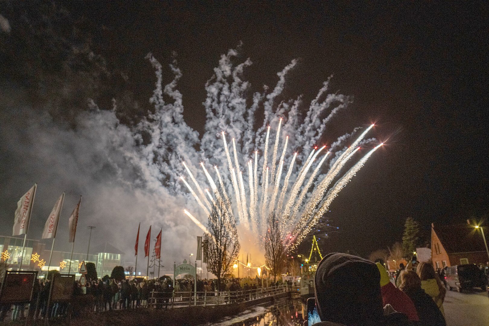 Feuerwerksshow in Ostrhauderfehn - Bild 24