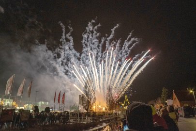 Feuerwerksshow in Ostrhauderfehn - Bild 24