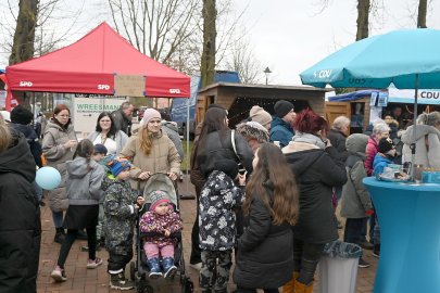 Wintermarkt-Besucher in Ostrhauderfehn genießen Kinderprogramm, DJ und Vereinsstände - Bild 4