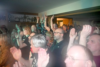 Die italienische Musikband Mr. Punch überzeugte in Rhauderfehn - Bild 3