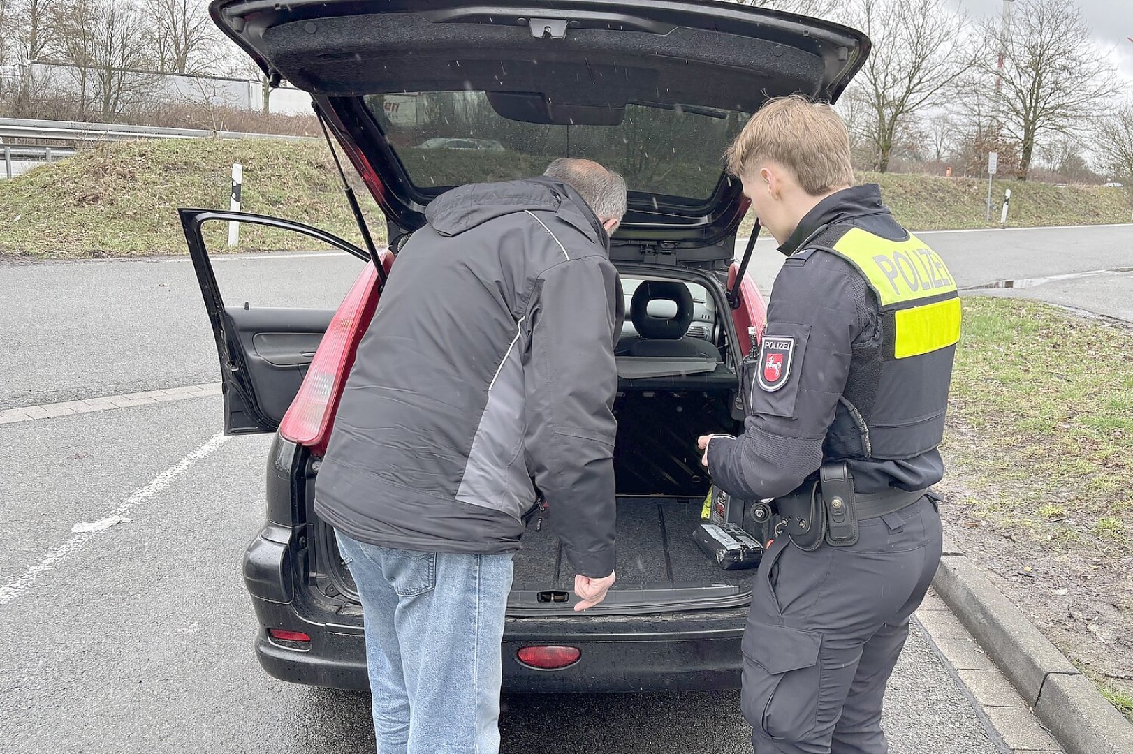 Großkontrolle auf dem Parkplatz Rheiderland - Bild 5