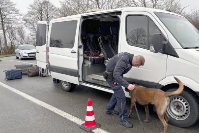 Großkontrolle auf dem Parkplatz Rheiderland - Bild 8