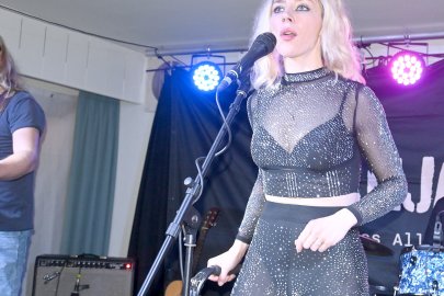 Vanja Sky gibt Konzert bei Plümer - Bild 3