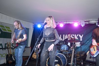 Vanja Sky gibt Konzert bei Plümer - Bild 4