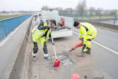 Überprüfung der Ledabrücke in Leer  - Bild 3