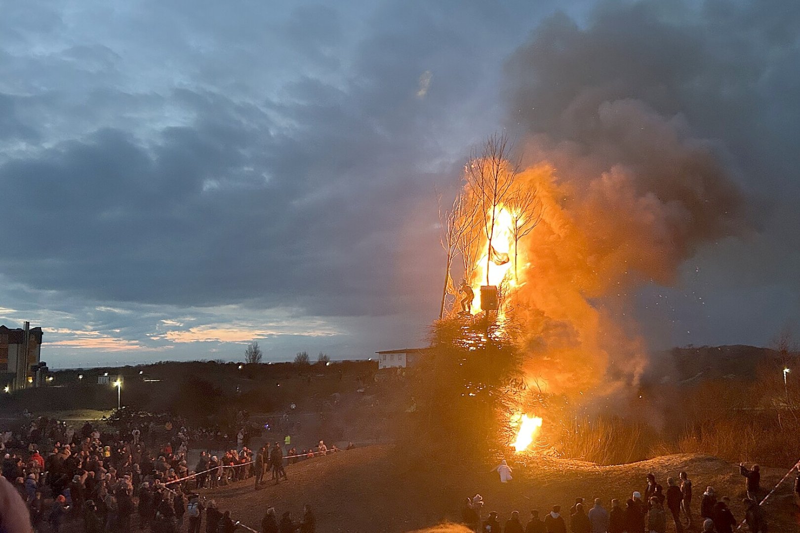 Borkum Osterfeuer - Bild 1