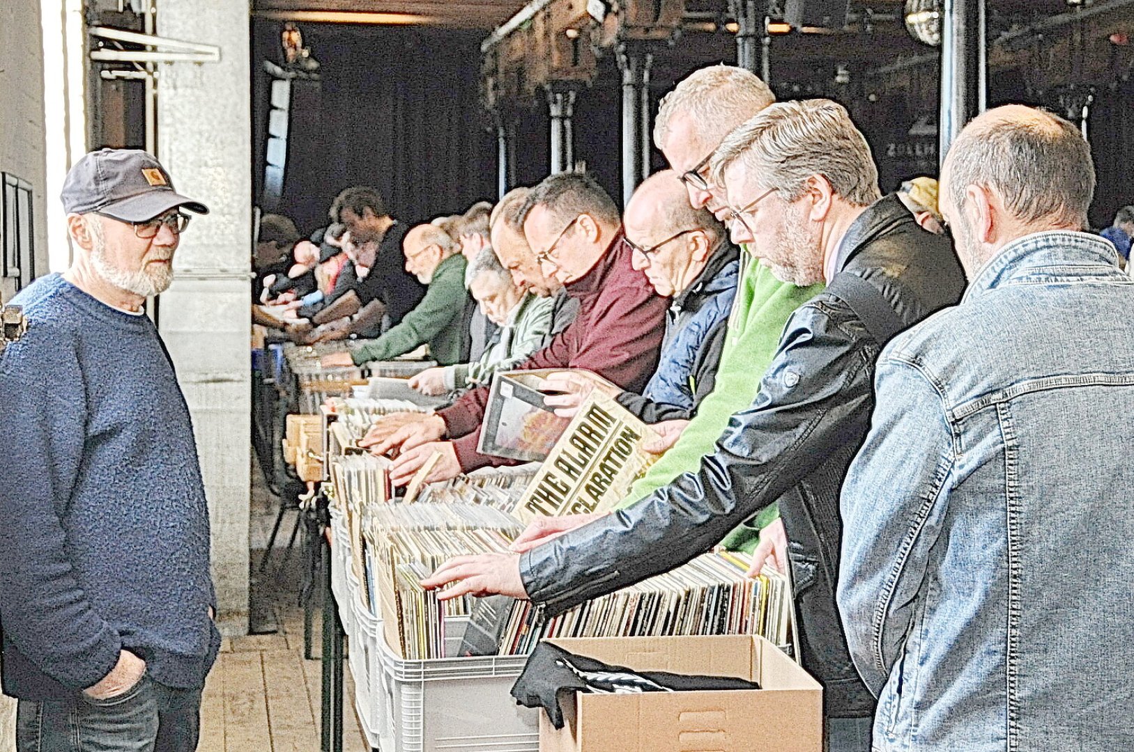 Musikfans stöbern bei Plattenbörse im Zollhaus - Bild 1