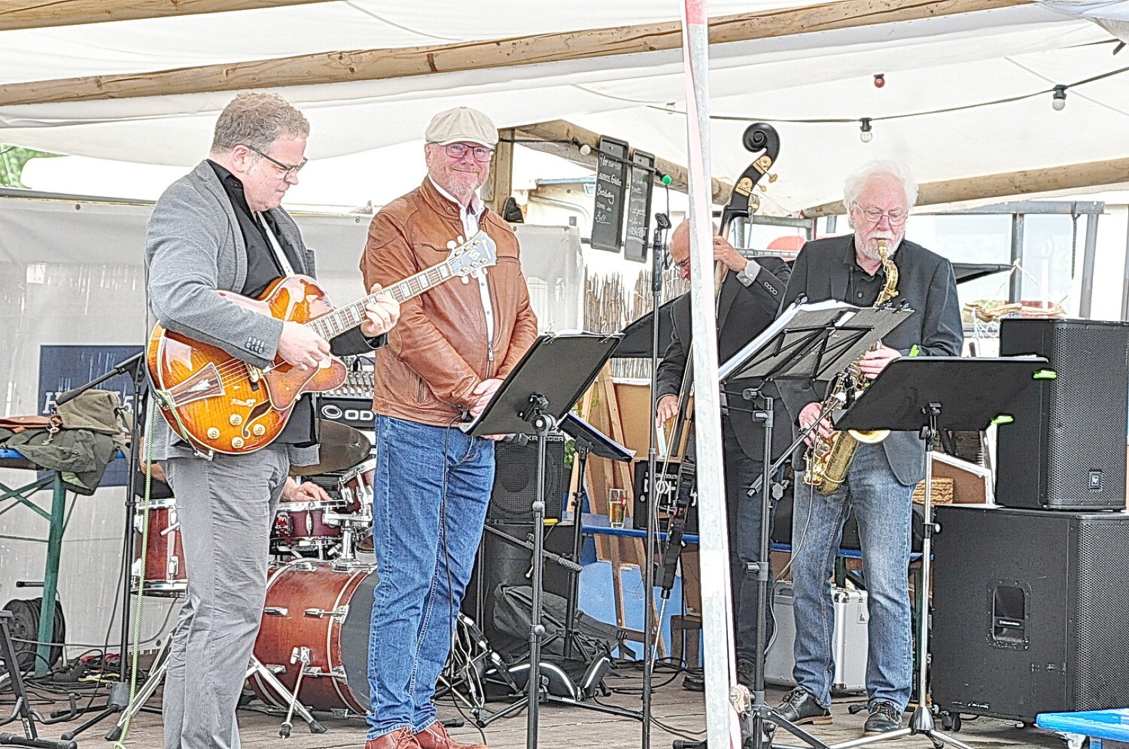 Premiere des Hafenmarktes in Weener - Bild 1