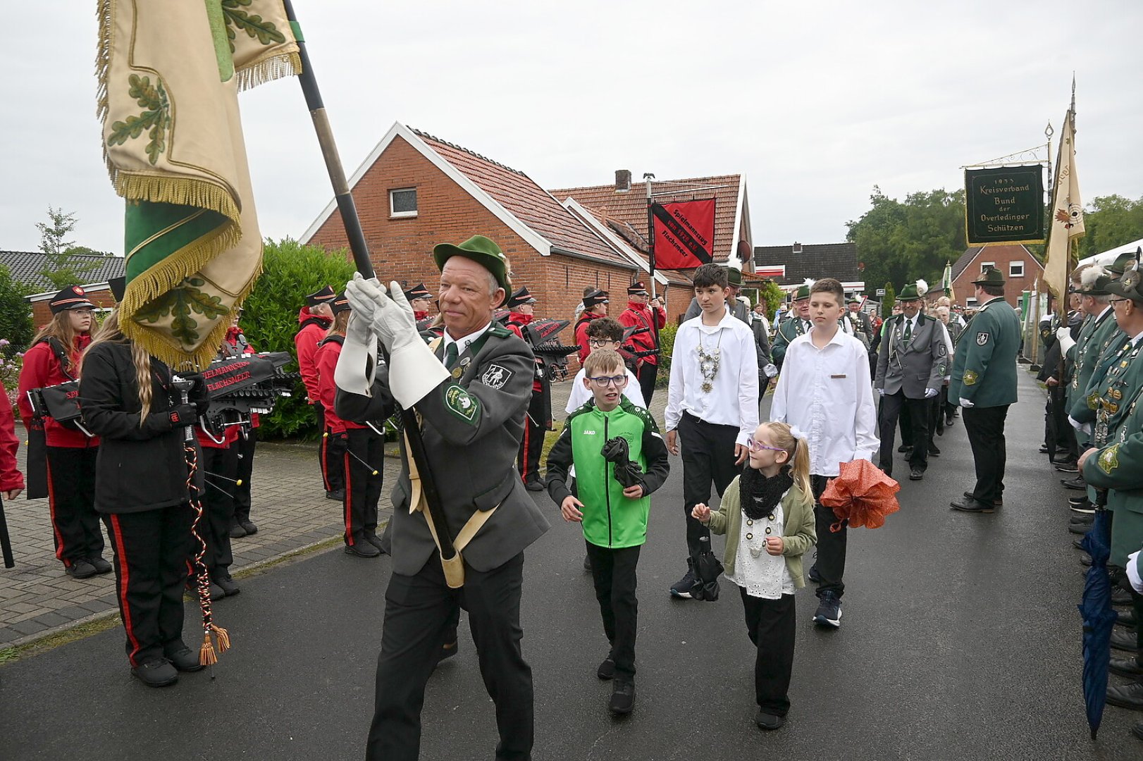 Schützenumzug durch Flachsmeer - Bild 1