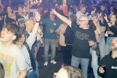 Ausgelassene Stimmung bei „E’fehn rockt“  - Bild 3