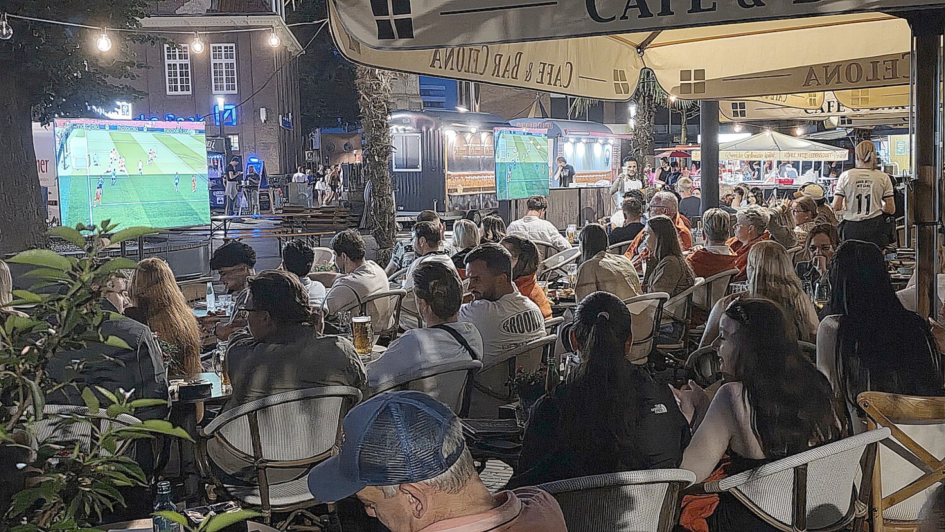 Die Bilder vom Public Viewing in Leer - Bild 1