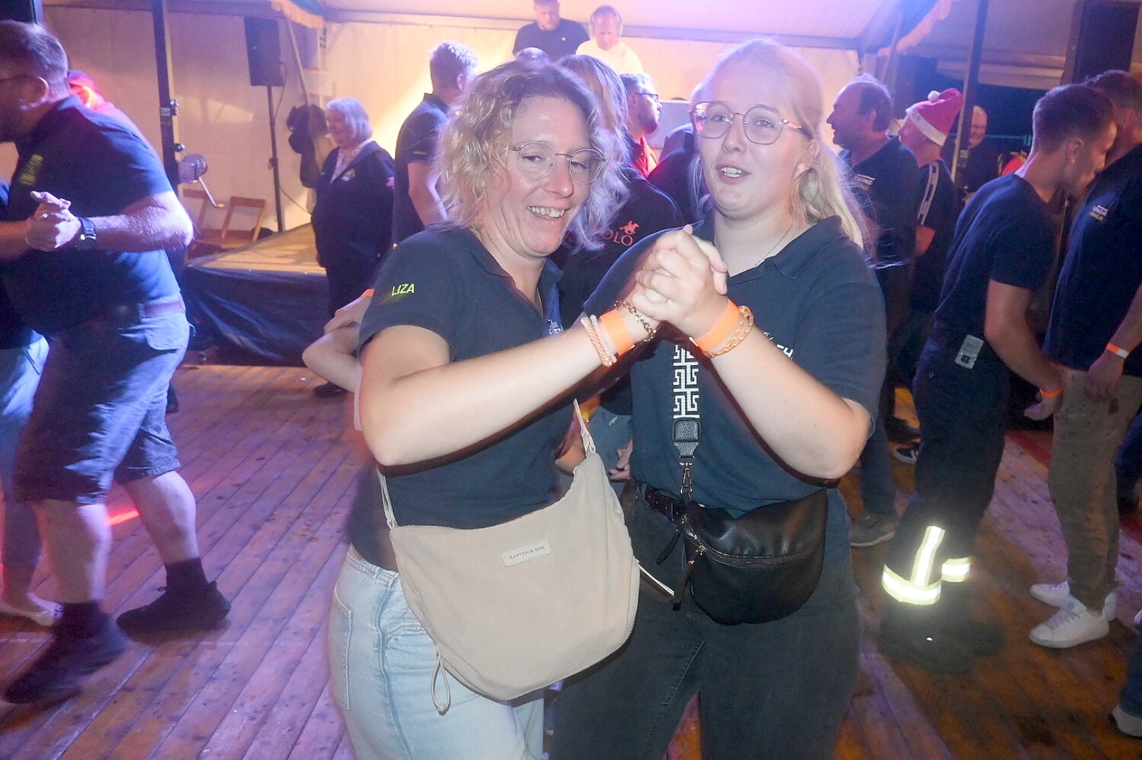 Zeltdisco beim Feuerwehrjubiläum - Bild 1