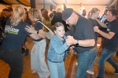 Zeltdisco beim Feuerwehrjubiläum - Bild 2