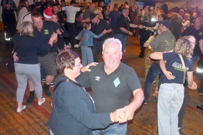 Zeltdisco beim Feuerwehrjubiläum - Bild 3