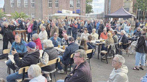 Denkmal-Konzert mit Beatles Revival Band in Leer - Bild 4