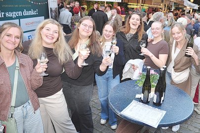 Freitagabend auf dem 25. Weinfest in Leer - Bild 2