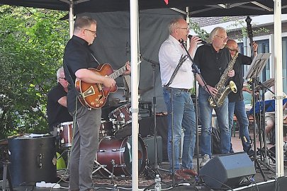Samstagabend auf dem 25. Weinfest in Leer - Bild 4